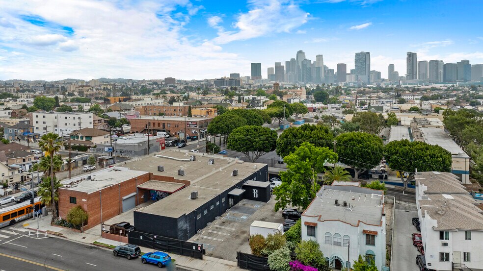 More Photos Of 1604 Venice Blvd, Los Angeles Showroom For Lease