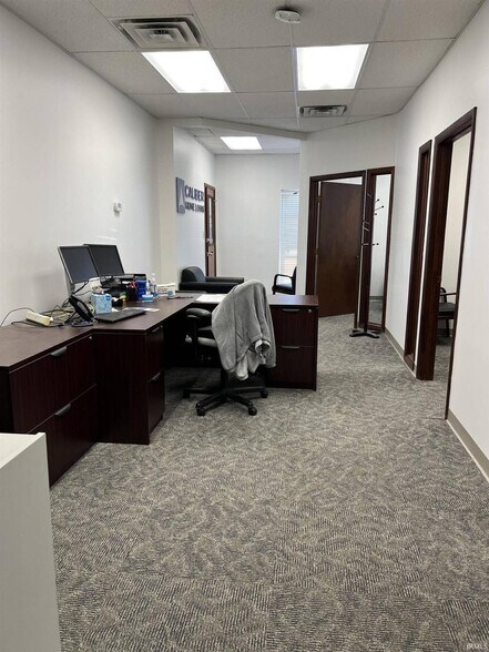 More Photos Of 3621 N Everbrook Ln, Muncie Office For Sale