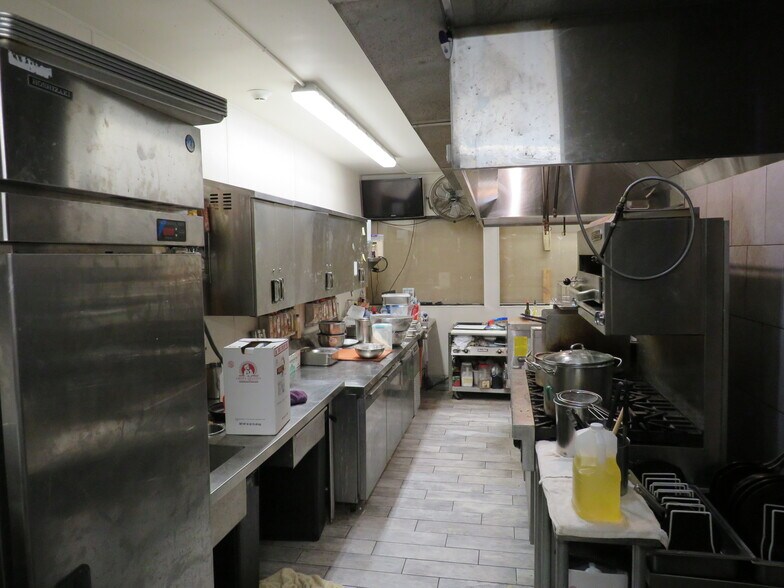 More Photos Of 24725 W Eames St, Channahon Veterinarian Kennel For Sale