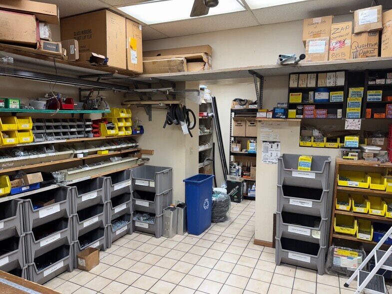 More Photos Of 3025 N Saint Peters Pky, Saint Peters Showroom For Sale