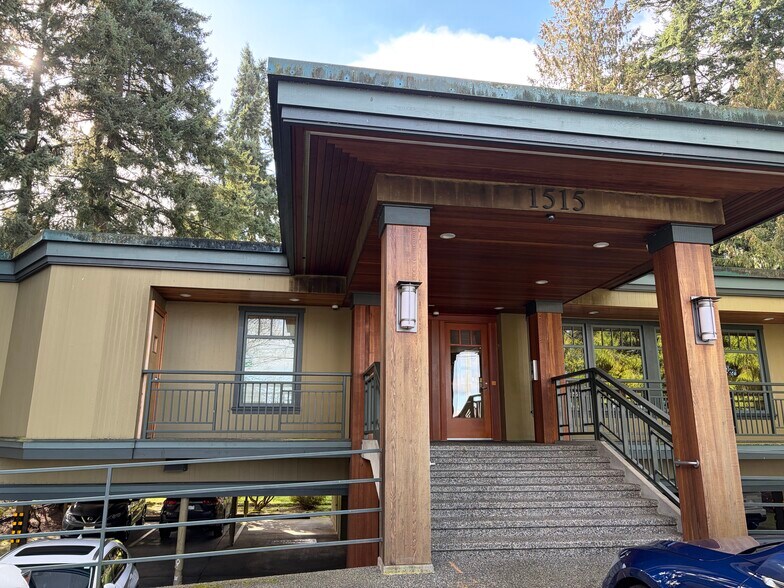 Primary Photo Of 1515 N 200th St, Seattle Medical For Lease