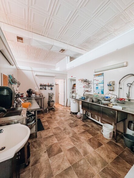 More Photos Of 104 W Main St, Clinton Restaurant For Lease