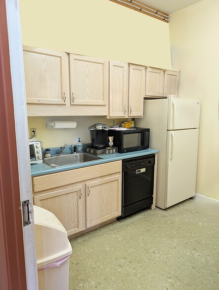 More Photos Of 444 Amherst St, Nashua Freestanding For Sale