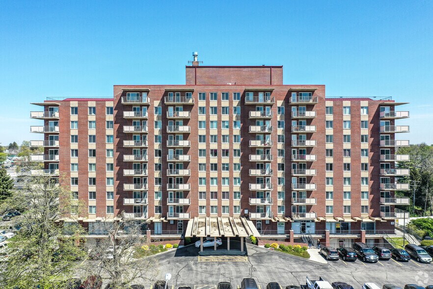 More Photos Of 2100 E High St, Springfield Apartments For Lease