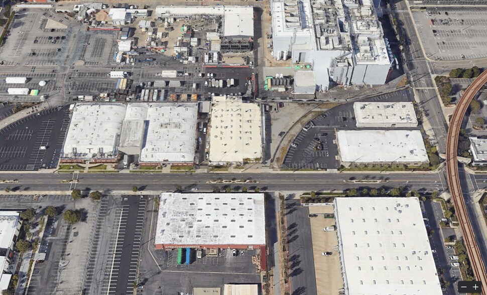 More Photos Of 2051 E Maple Ave, El Segundo Warehouse For Sale