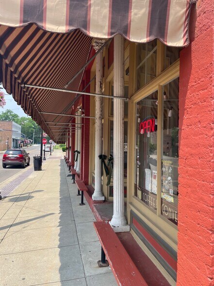 More Photos Of 128-142 N Canal St, Canal Fulton Storefront Retail Residential For Lease