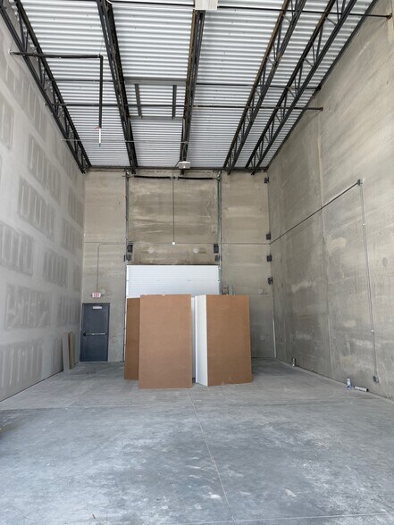 More Photos Of 14214 Bergen Boulevard Unit 102, Noblesville Flex For Sale