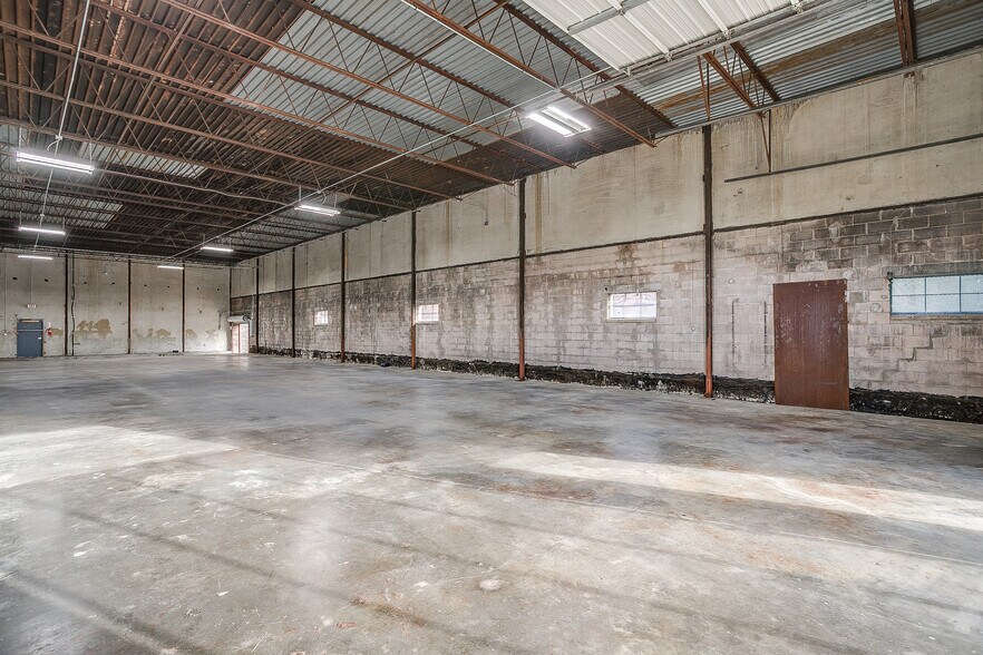 More Photos Of 1008 E 11th St, Fort Worth Warehouse For Lease