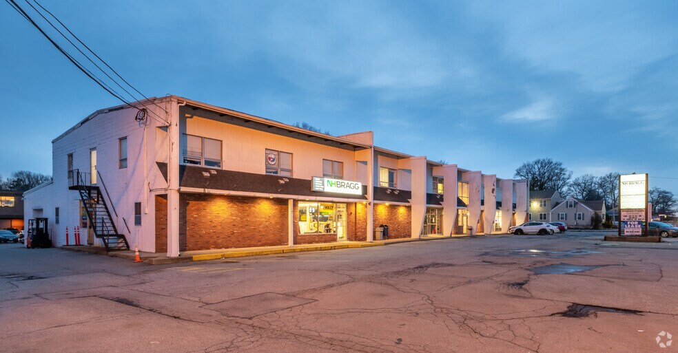 More Photos Of 853 Main St, Tewksbury General Retail For Lease