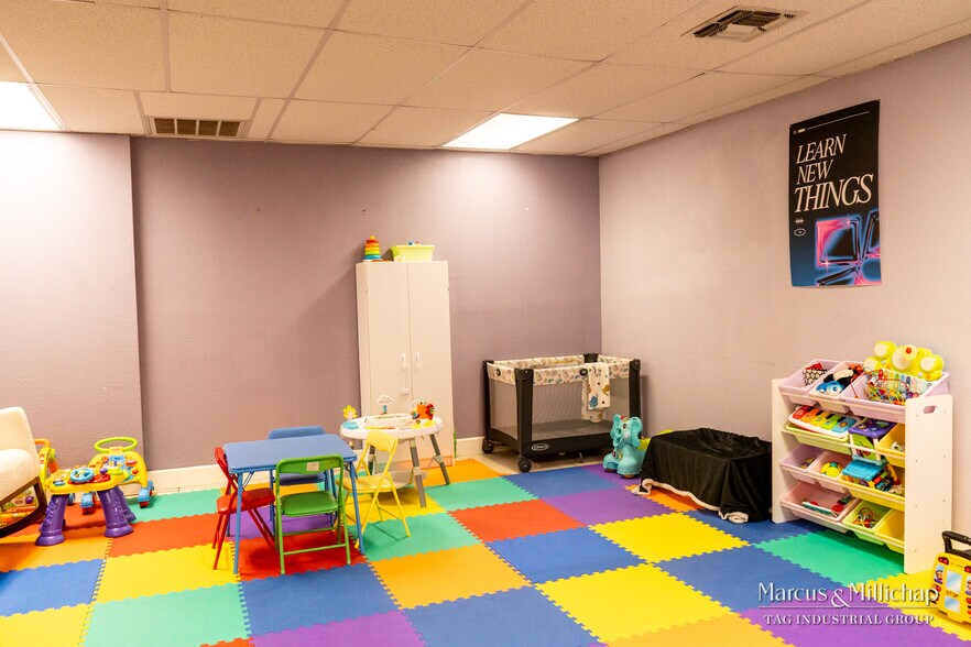 More Photos Of 5814-5818 Rittiman Plz, San Antonio Warehouse For Sale