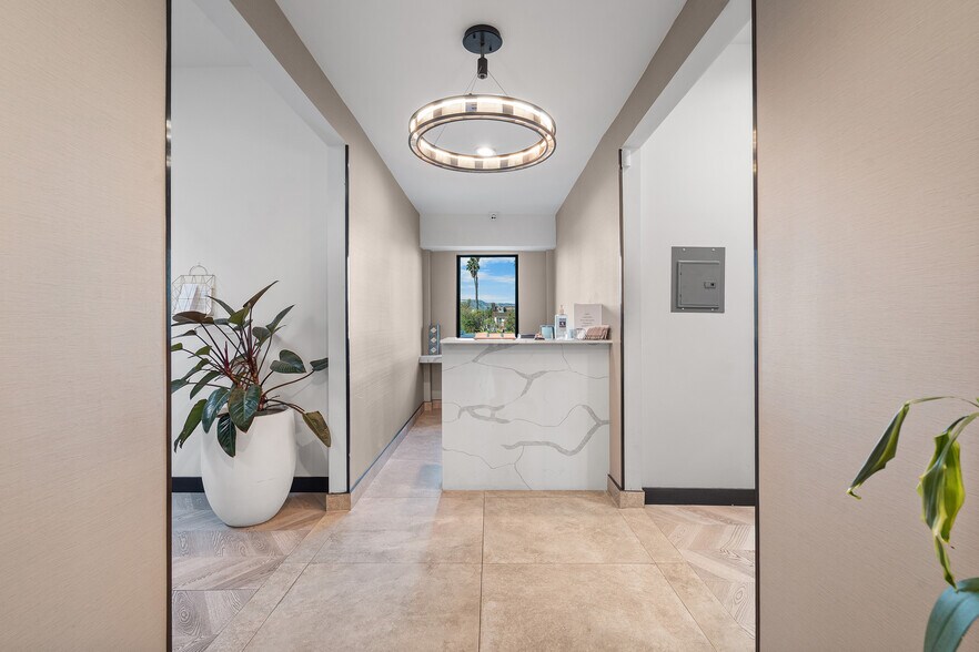 More Photos Of 4041 Wilshire Blvd, Los Angeles Office For Lease