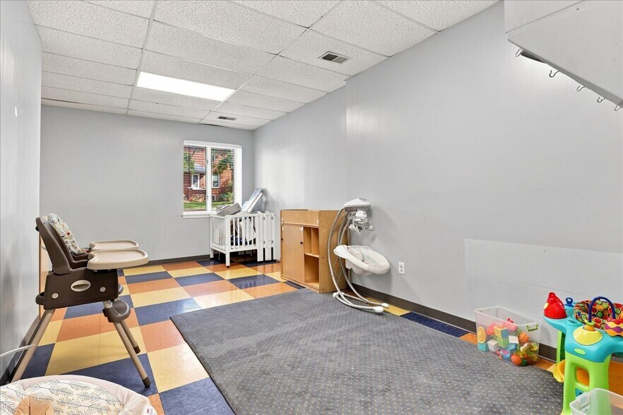 More Photos Of 991 Chicago Ave, Harrisonburg Flex For Sale