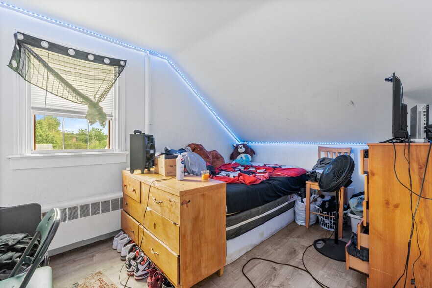 More Photos Of 635 637 Fall River Ave, Seekonk Apartments For Sale