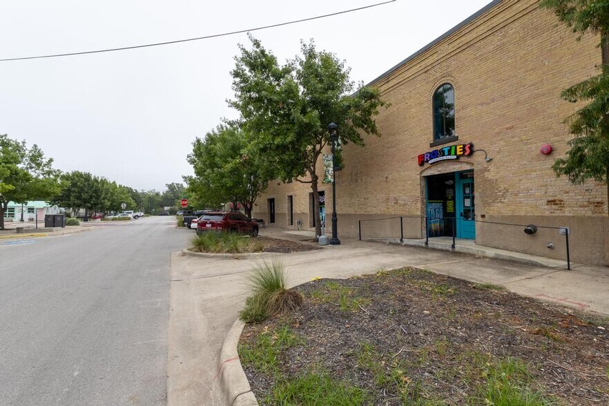 More Photos Of 117 East St, Hutto Loft Creative Space For Sale