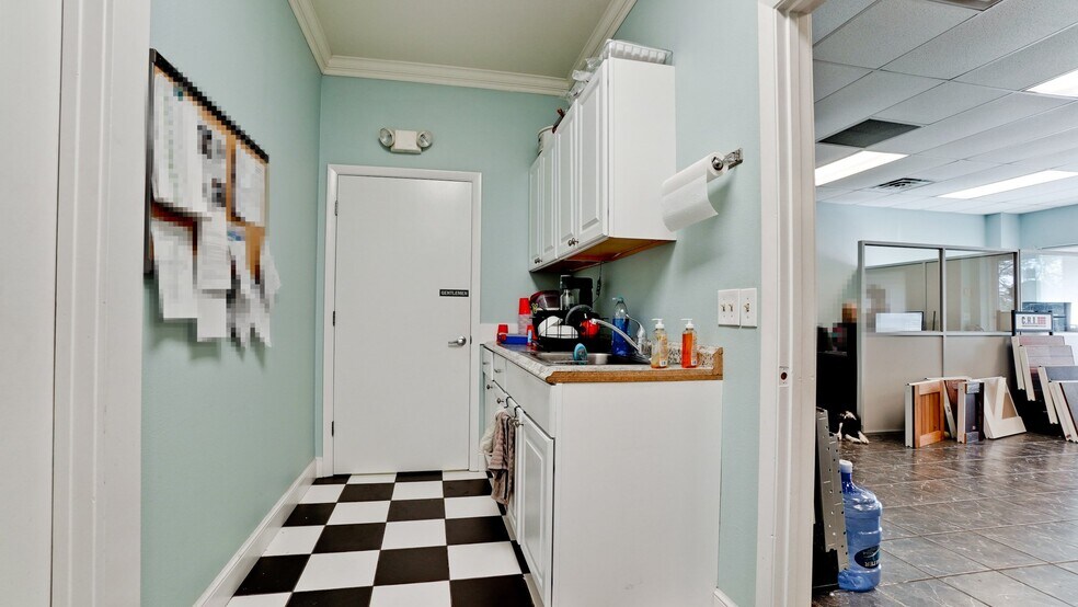 More Photos Of 2117-2125 47th st, Sarasota Warehouse For Sale