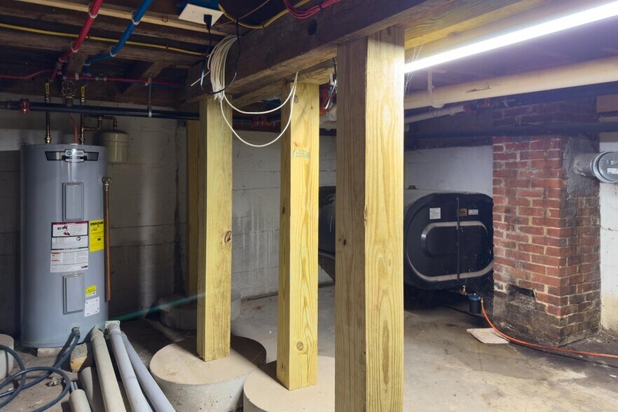 More Photos Of 367 Main St, Rockland Storefront For Sale
