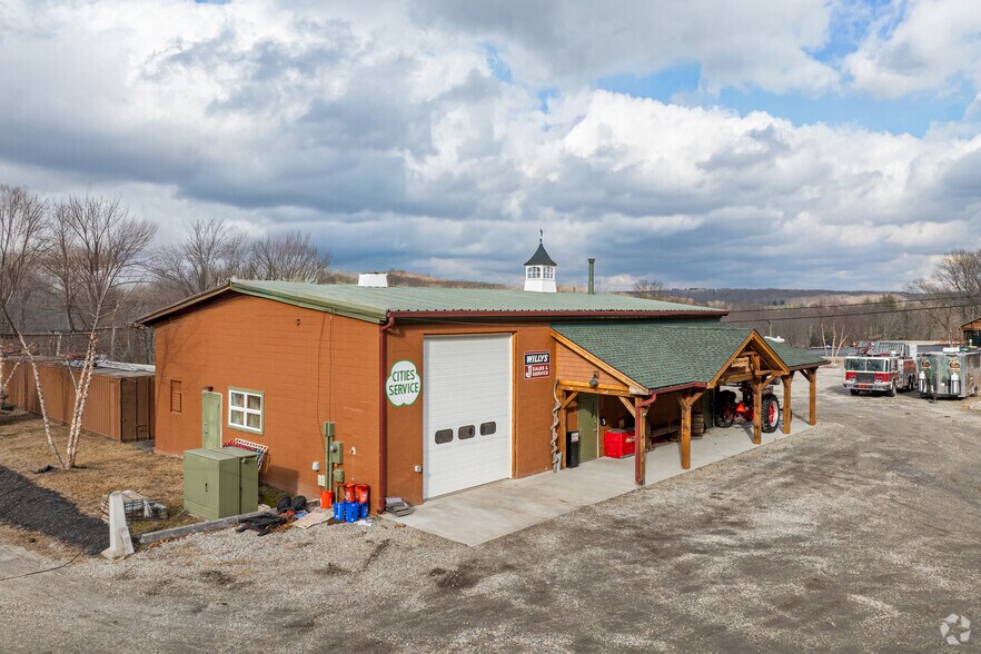 More Photos Of 96 Willimantic Rd, Columbia Flex For Sale