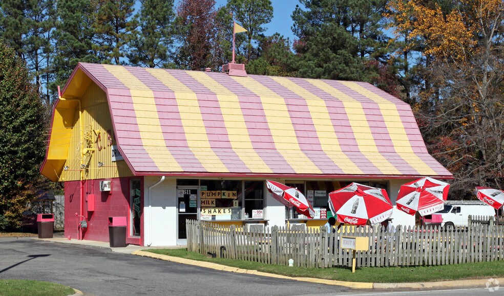 Primary Photo Of 611 E Chatham St, Cary Restaurant For Sale