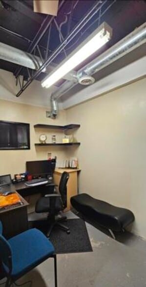 More Photos Of 136 Washington SE, Albuquerque Storefront Retail Office For Sale