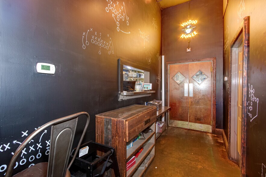 More Photos Of 215 10th St, Augusta General Retail For Sale