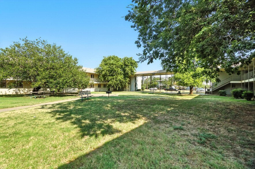 More Photos Of 1705 S 3rd St, Abilene Apartments For Sale