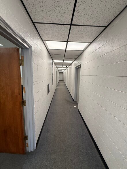 More Photos Of 630 Market St, Steubenville Office For Lease