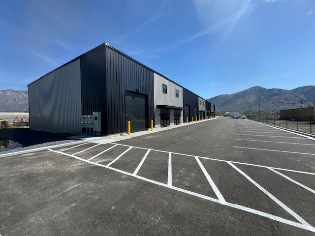 More Photos Of 1597 N 750 W, Harrisville Showroom For Sale