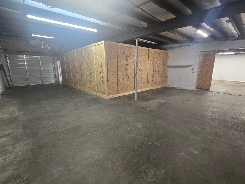 More Photos Of 124 W Winchester St, Gallatin Light Manufacturing For Lease