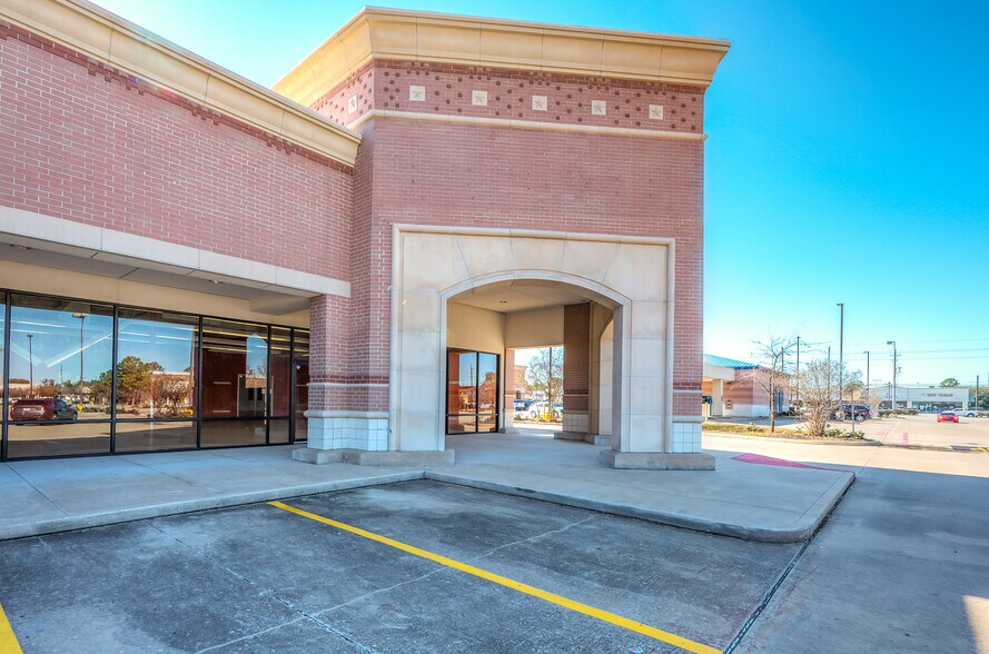 More Photos Of 12120-12234 Jones Rd, Houston Unknown For Lease