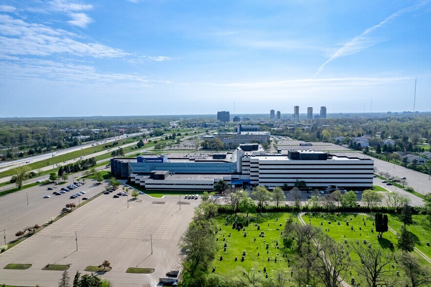 More Photos Of 26913 Northwestern Hwy, Southfield Medical For Lease