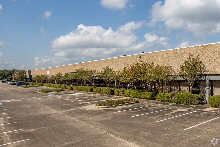 More Photos Of 505 Julie Rivers Dr, Sugar Land Unknown For Lease