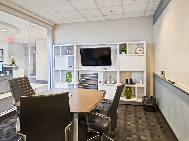 More Photos Of 1321-1325 Blanshard St, Victoria Coworking Space