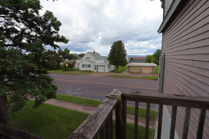 More Photos Of 1222 Lake Shore Dr E, Ashland Bar For Sale