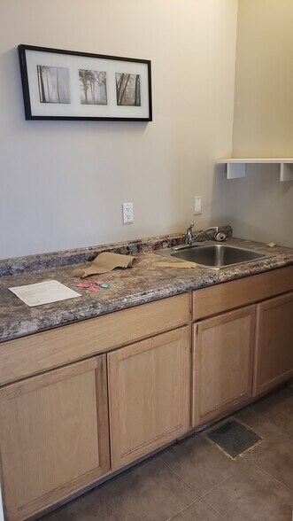 More Photos Of 1177-1185 Venture Av SE, Calgary Warehouse For Sale