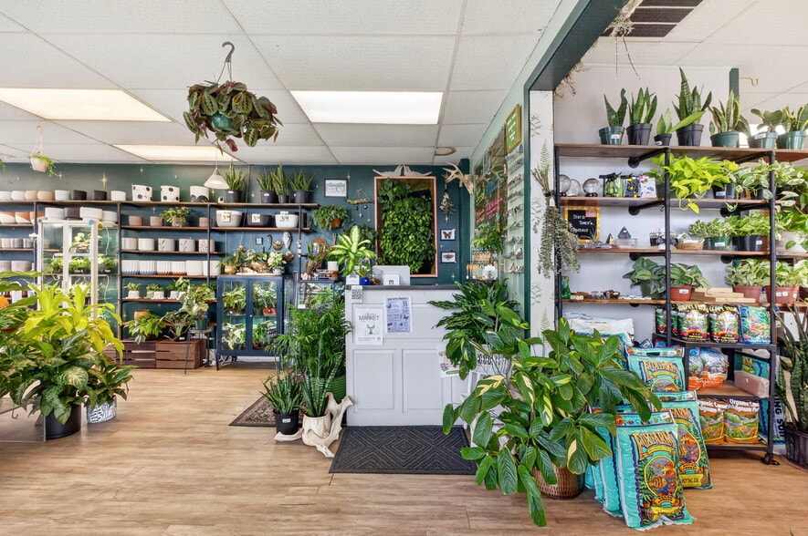 More Photos Of 1938 S Glenstone Ave, Springfield General Retail For Sale