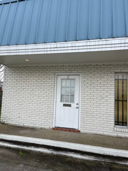 More Photos Of 2032 Wooddale Blvd, Baton Rouge Office For Lease