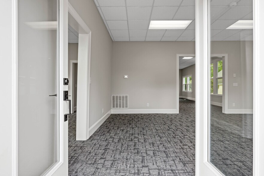 More Photos Of 504 W Broad St, Dunn Office For Sale
