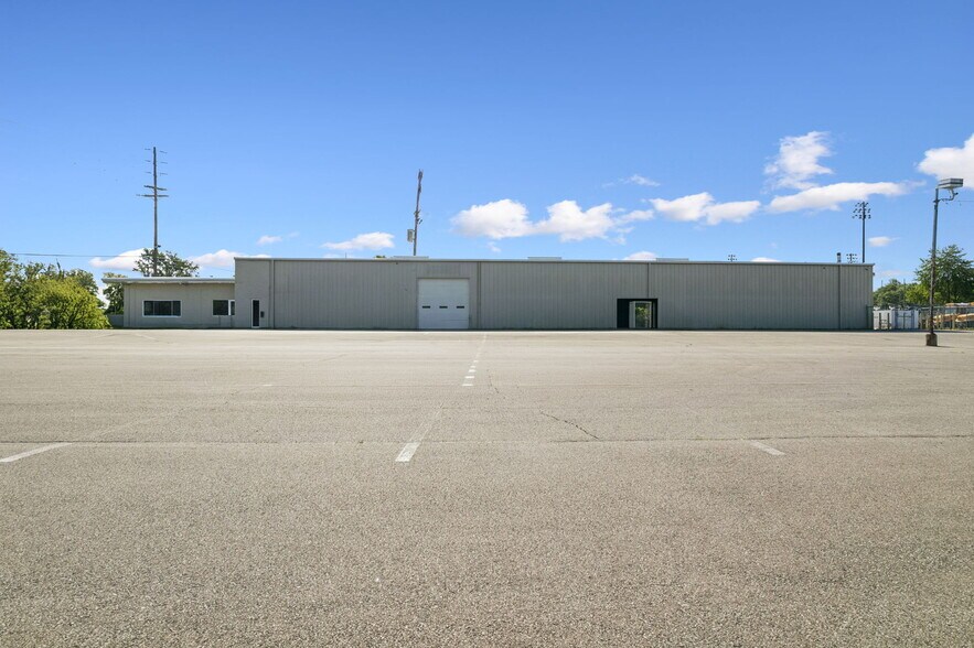 More Photos Of 675 W Plane St, Bethel Freestanding For Sale