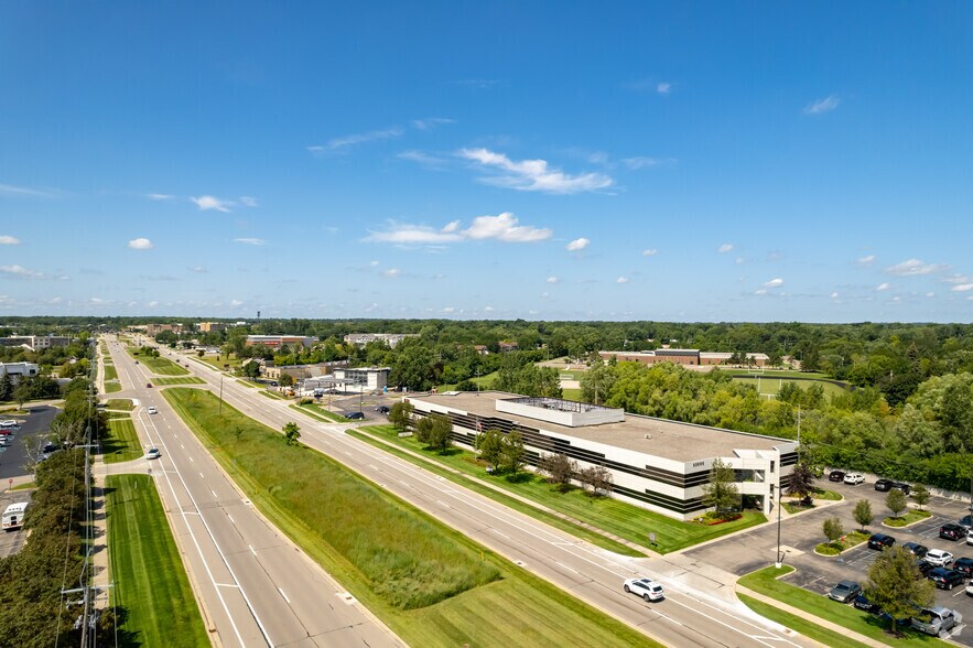 More Photos Of 32300 Northwestern Hwy, Farmington Medical For Lease