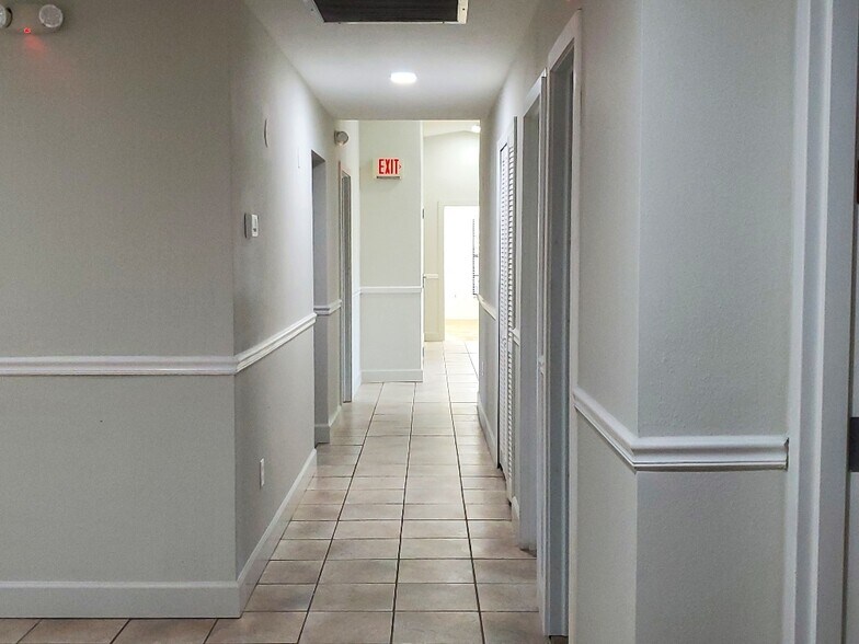 More Photos Of 113 W Chapman Rd, Oviedo Office For Lease