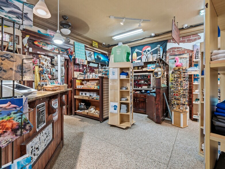 More Photos Of 415 Flagler Ave, New Smyrna Beach Storefront For Sale