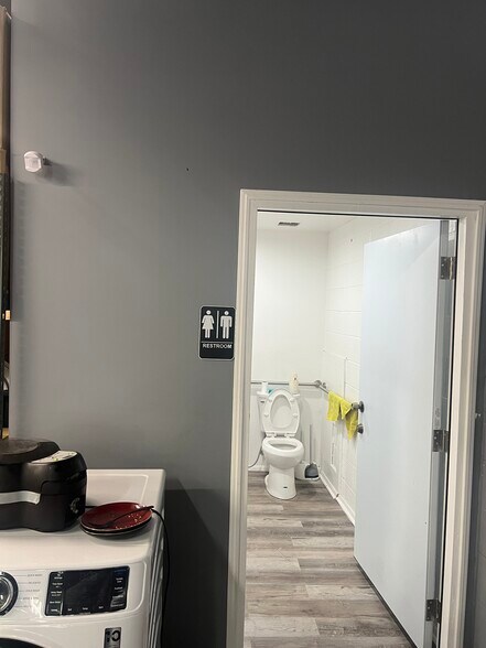 More Photos Of 316 E 4th St, Perris Storefront Retail Office For Lease