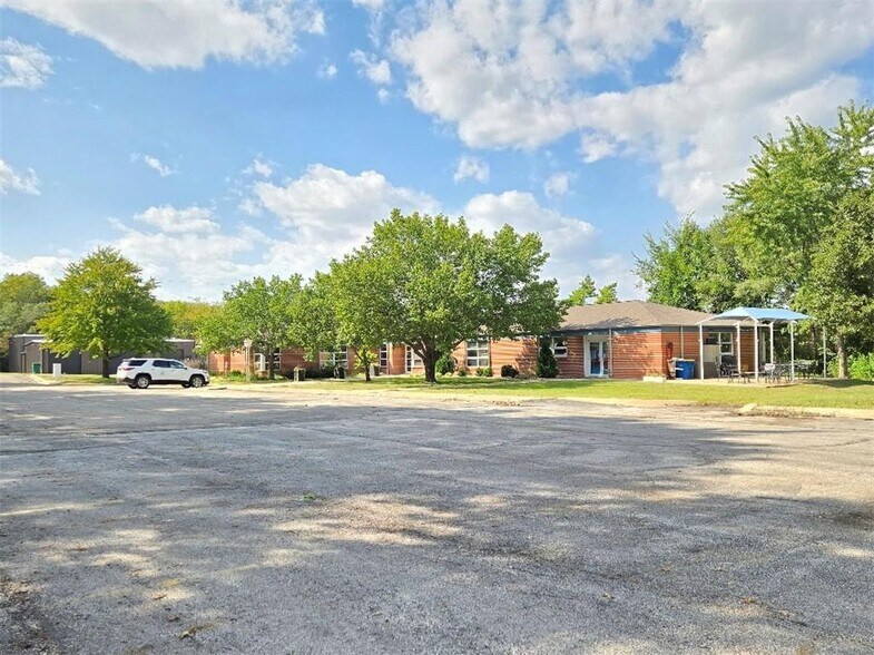 More Photos Of 401 N East St, Paola Office For Sale