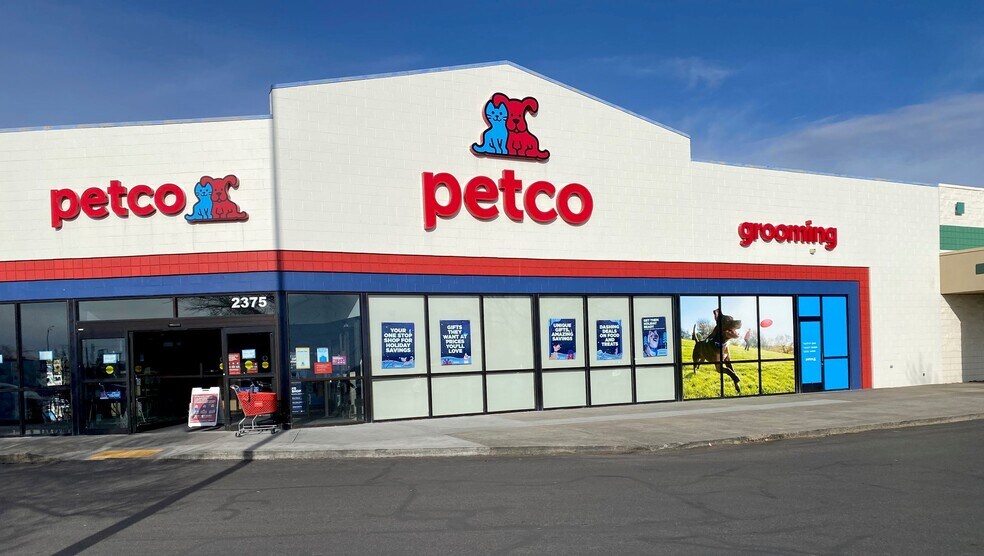 More Photos Of 2345-2395 E 17th St, Idaho Falls Department Store For Lease