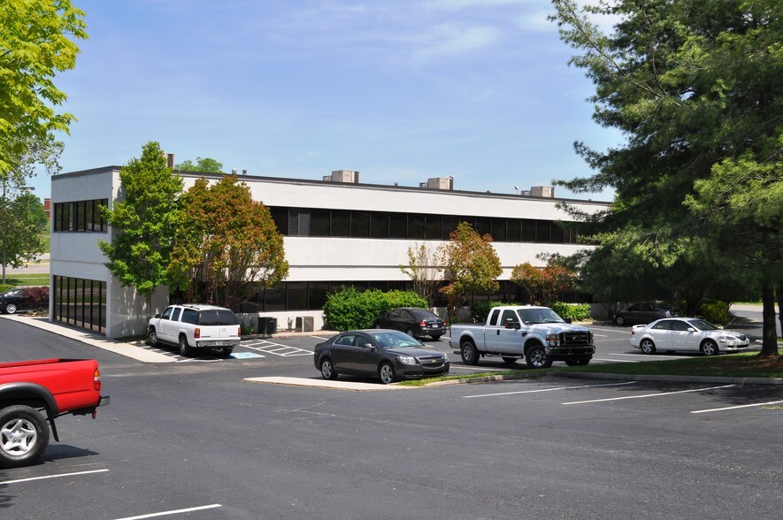 More Photos Of 136 S Illinois Ave, Oak Ridge Office For Lease