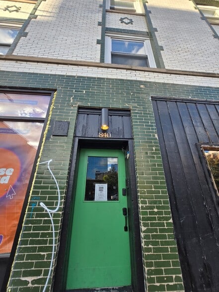 More Photos Of 838-840 W Grand Ave, Chicago Storefront Retail Residential For Lease