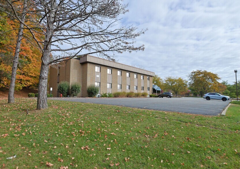 More Photos Of 633 Rt-211, Middletown Office For Sale