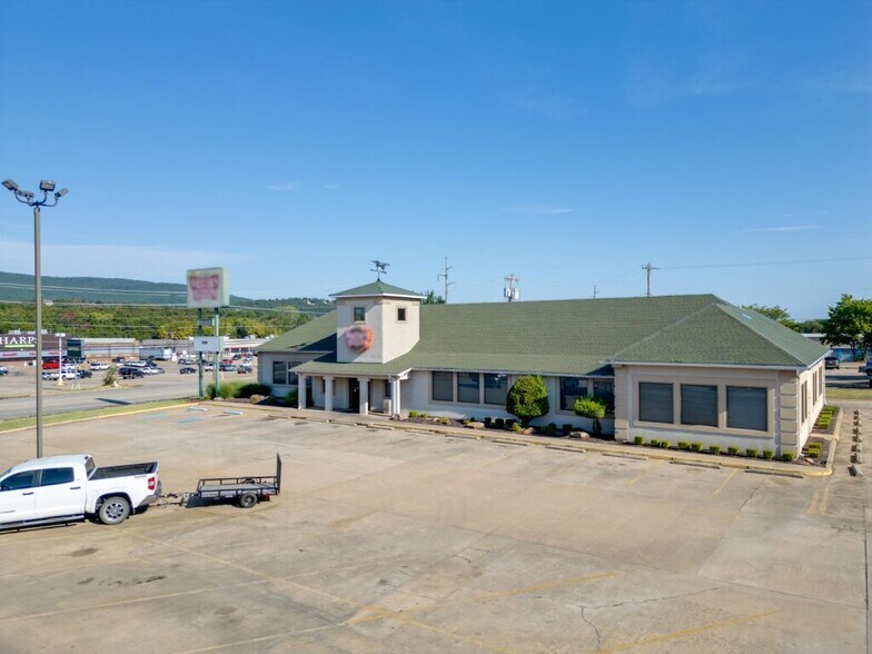 More Photos Of 2103 N Broadway, Poteau General Retail For Sale