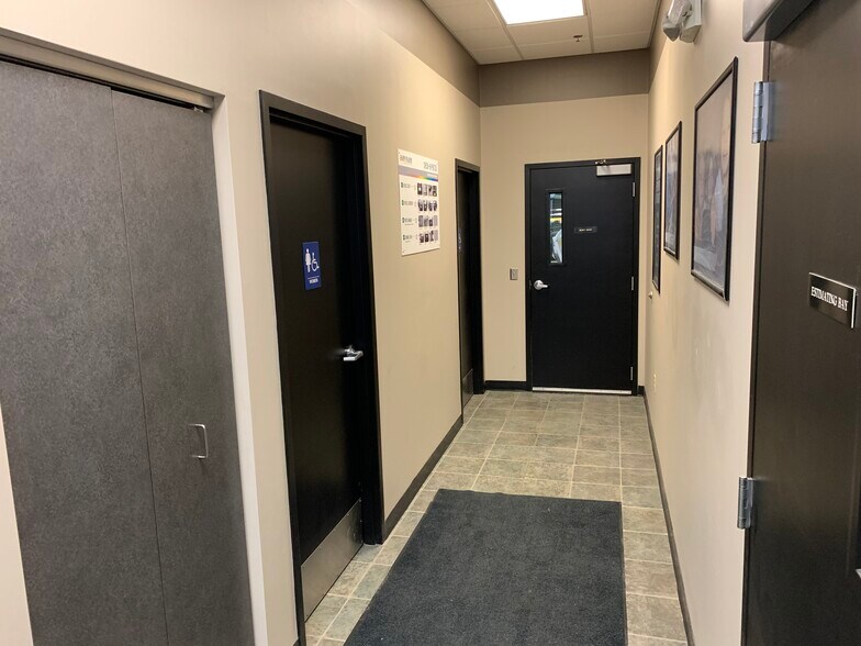 More Photos Of 15129 Foliage Ave, Apple Valley Auto Repair For Sale