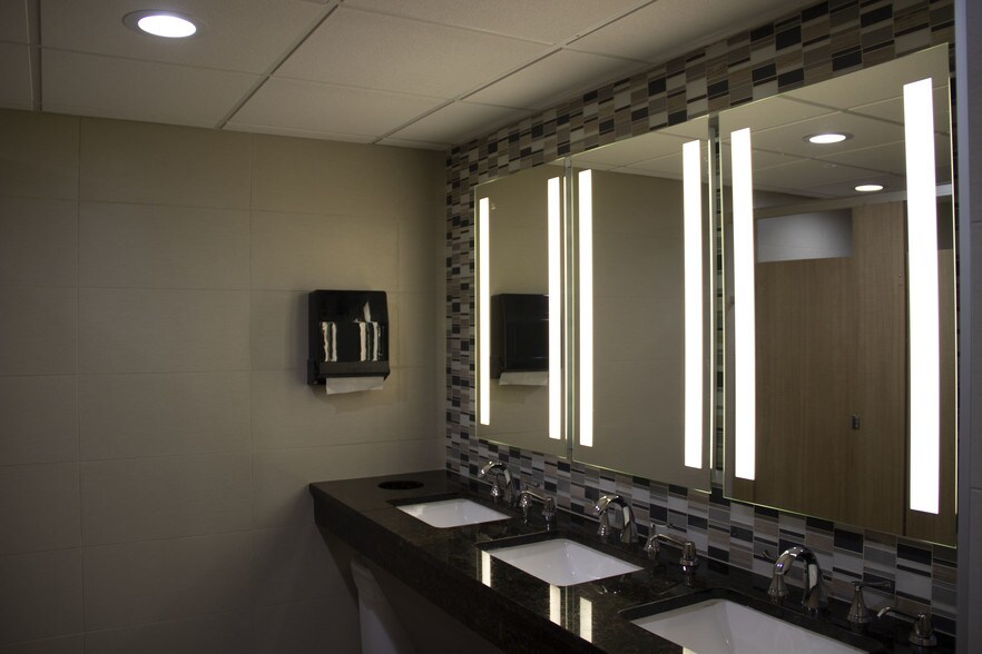 More Photos Of 7300 N Kendall Dr, Miami Office For Lease